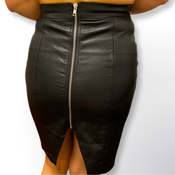 Leather skirt - Picture 1 of 6